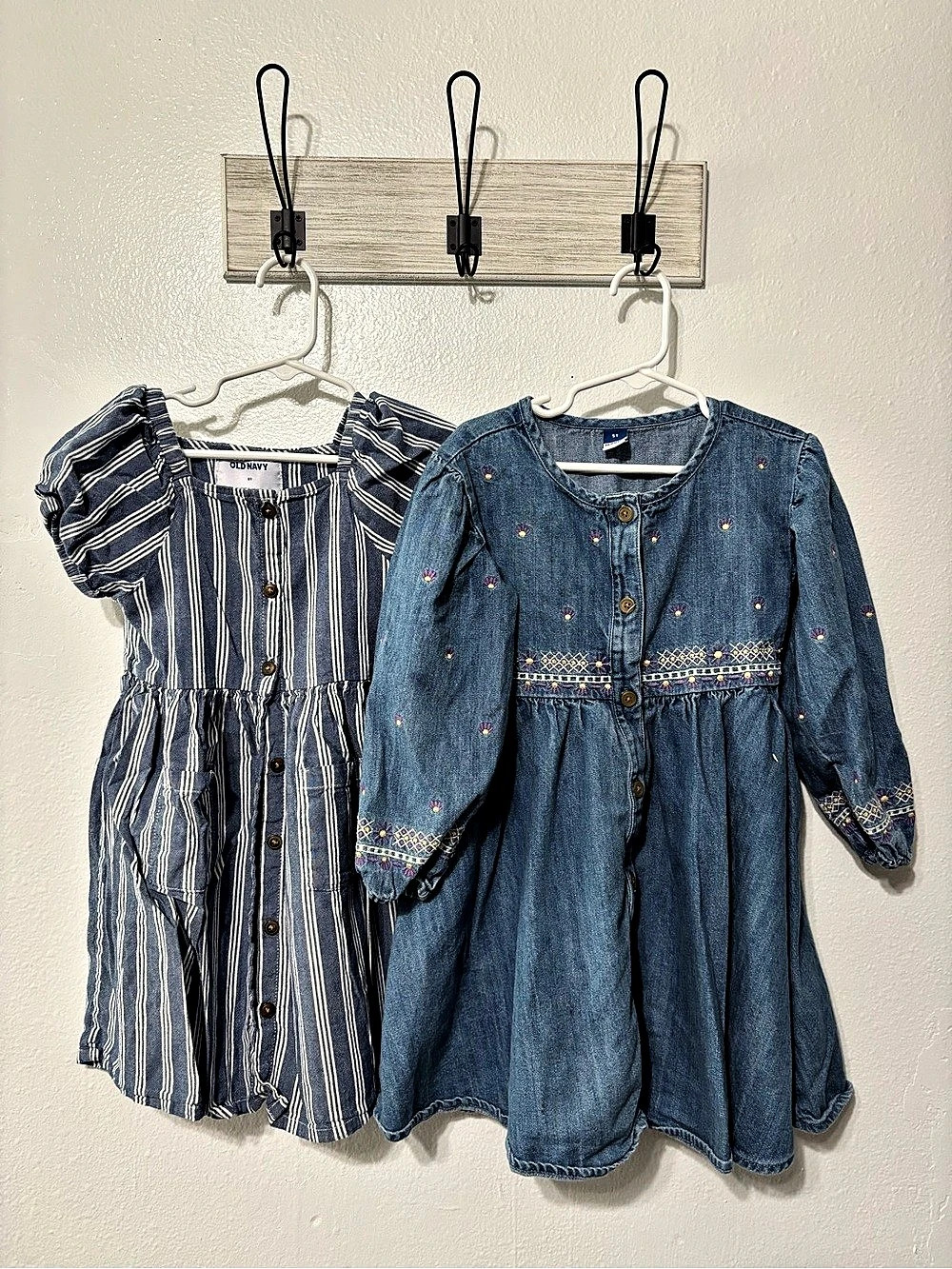 Old Navy Girls 5T Denim & Striped Dress Bundle Like New